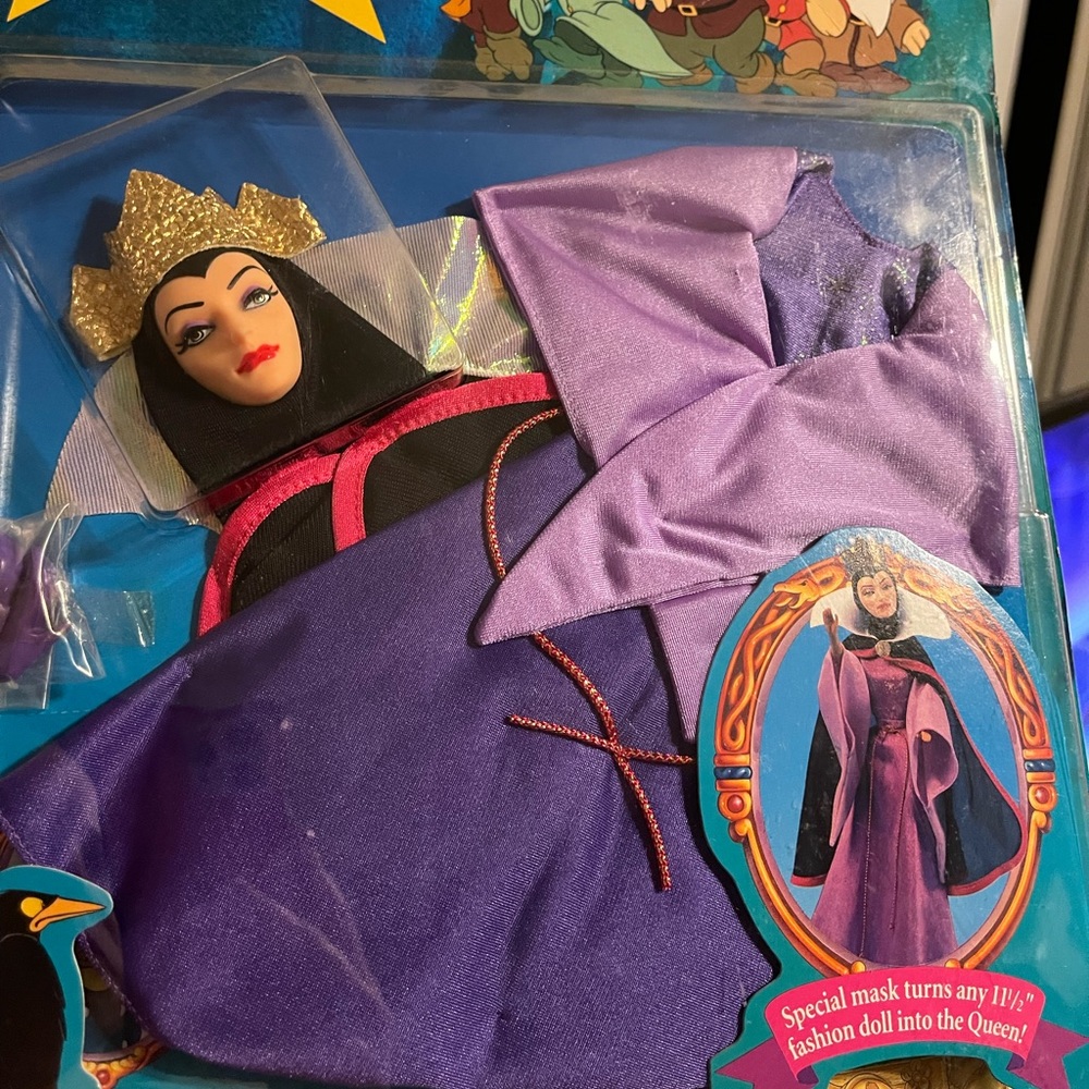 Disney Queen Mask & Costume Set for 11” dolls Vintage 1992